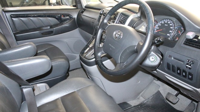 interior_mobil_alphard_vellfire_mewah_nyaman_elegan