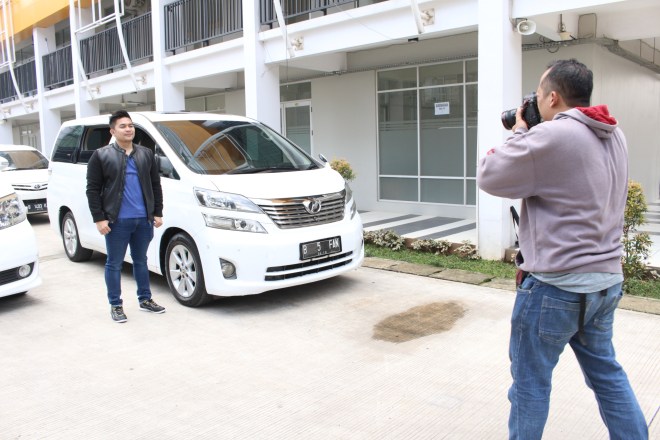 list_harga_sewa_mobil_murah_alphard_vellfire_hitam_putih_proses_mudah