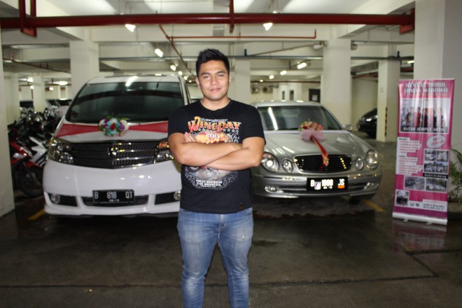 rental_mobil_alphard_vellfire_putih_hitam_untuk_antar_jemput_bandara_murah_meriah