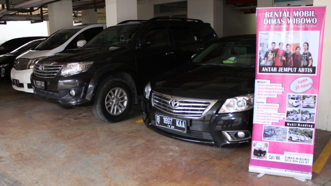 tempat_rental_sewa_mobil_mewah_untuk_antar_jemput_bandara_murah_dicakung_cinere_pamulang_cilandak_sunter