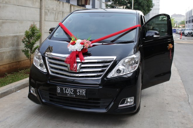 tempat_sewa_mobil_alphard_vellfire_putih_hitam_abu_abu_harga_murah