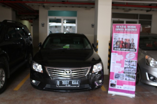 tempat_sewa_mobil_mewah_antar_jemput_bandara_proses_mudah_diskon_melimpah