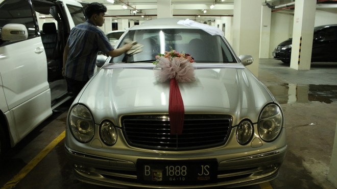 vendor_mobil_alphard_vellfire_putih_hitam_wedding_car_murah_terjangkau